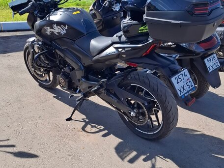 2023 Bajaj Dominar 400, чёрный, 440000 рублей, вид 1