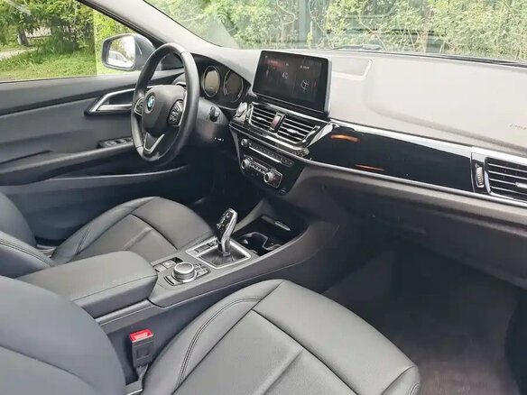 2022 BMW 1 серии 120i III (F52) Рестайлинг, синий, 1550000 рублей - вид 3
