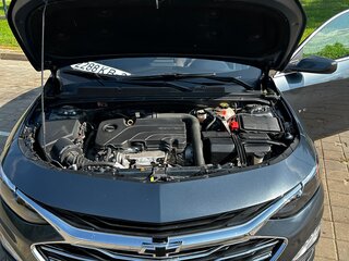 2018 Chevrolet Malibu IX Рестайлинг, серый, 1700000 рублей, вид 3