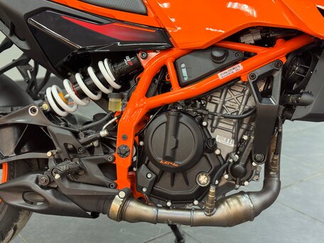 2025 KTM 390 Duke, золотистый, 699000 рублей, вид 4