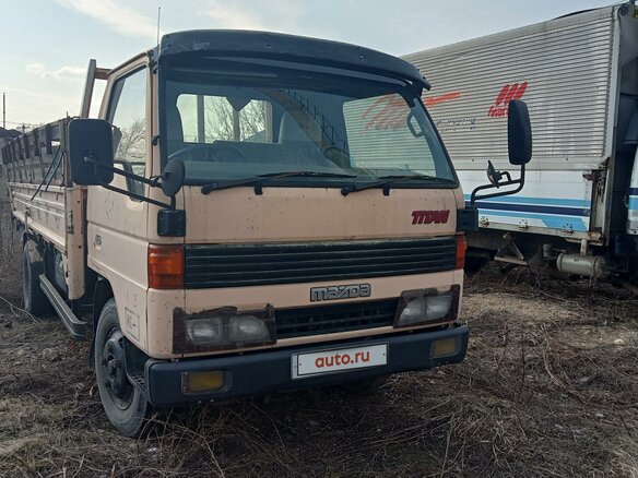 1990 Mazda Titan, бежевый, 900000 рублей - вид 1