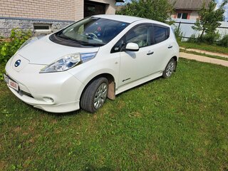 2013 Nissan Leaf (EM57) I (ZE0/AZE0), белый, 800000 рублей, вид 5
