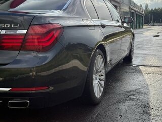 2013 BMW 7 серии Long 750Li xDrive V (F01/F02/F04) Рестайлинг, серый, 1590000 рублей, вид 3