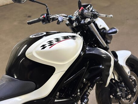 2013 Suzuki SFV 650 Gladius, белый, 480000 рублей, вид 5