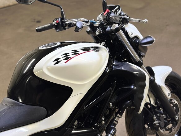 2013 Suzuki SFV 650 Gladius, белый, 480000 рублей - вид 4
