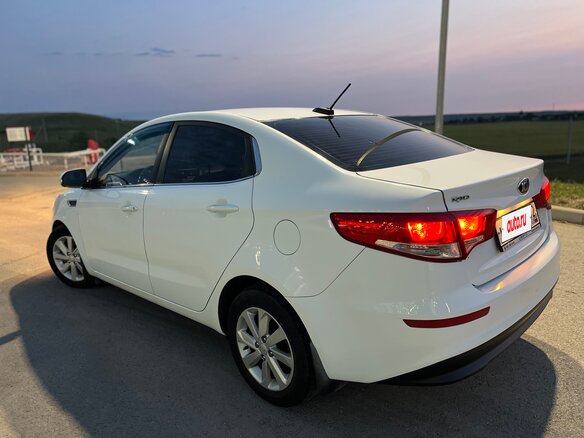 2016 Kia Rio III Рестайлинг, белый, 1150000 рублей - вид 6