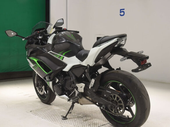 2022 Kawasaki Ninja 650, чёрный, 900000 рублей - вид 5