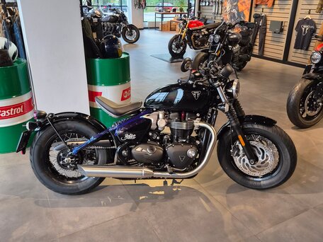 2026 Triumph Bonneville Bobber, чёрный, 2440000 рублей, вид 2