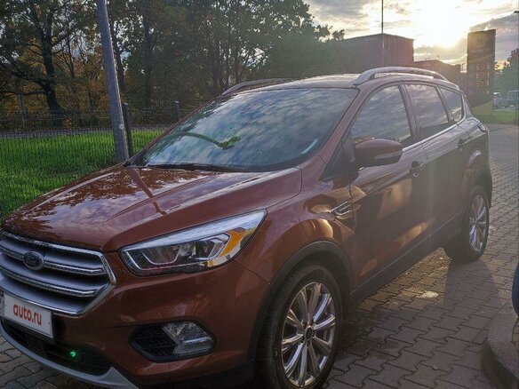 2017 Ford Escape III Рестайлинг, золотистый, 1440000 рублей - вид 1