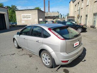 2010 Ford Focus II Рестайлинг, серебристый, 419000 рублей, вид 5