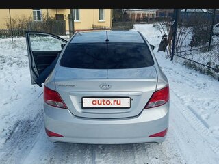 2015 Hyundai Solaris I Рестайлинг, серебристый, 970000 рублей, вид 2