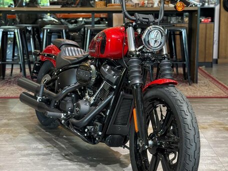 2023 Harley-Davidson Street Bob, красный, 1940000 рублей, вид 1