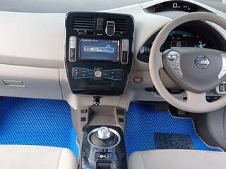 2010 Nissan Leaf (EM61) I (ZE0/AZE0), синий, 1220000 рублей, вид 4