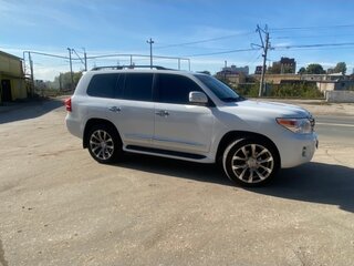2013 Toyota Land Cruiser 200 Series Рестайлинг 1, белый, 4550000 рублей, вид 4