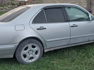 1999 Mercedes-Benz E-Класс 240 II (W210, S210), серый, 550000 рублей, вид 3