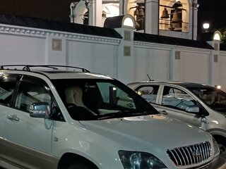 1998 Toyota Harrier I (XU10), бежевый, 920000 рублей, вид 2