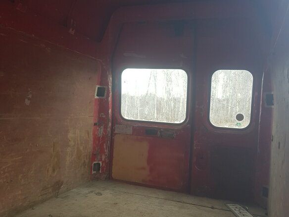 1998 Isuzu Elf (N-series), красный, 850000 рублей - вид 9