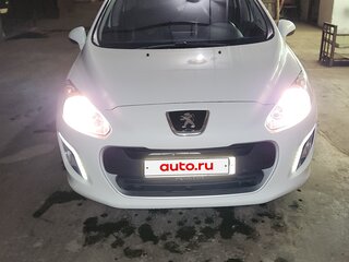 2013 Peugeot 308 I Рестайлинг, белый, 750000 рублей, вид 1