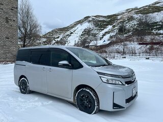 2018 Toyota Voxy III (R80) Рестайлинг, серый, 2670000 рублей, вид 2