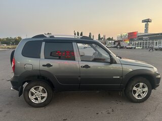 2011 Chevrolet Niva I Рестайлинг, серый, 625000 рублей, вид 3