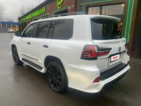 2010 Lexus LX 570 III, белый, 7500000 рублей - вид 3