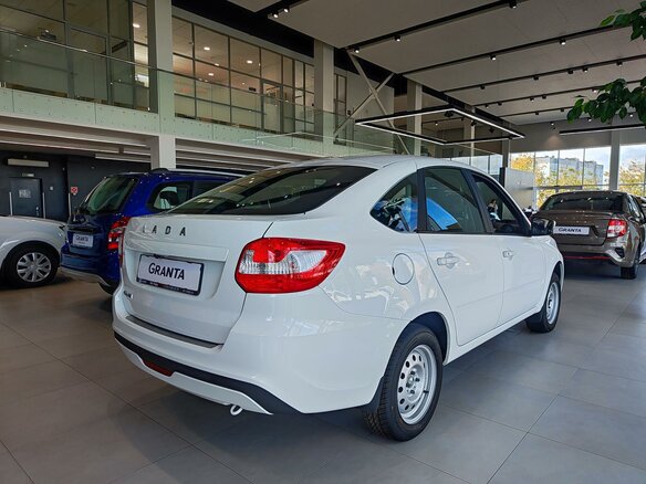 2026 Lada (ВАЗ) Granta I Рестайлинг, белый, 1037000 рублей - вид 3