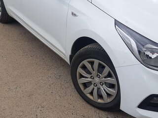 2017 Hyundai Solaris II, белый, 1135000 рублей, вид 4