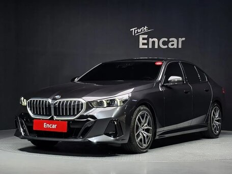 2026 BMW 5 серии 523d xDrive VIII (G60/G61/G68), серый, 9330000 рублей, вид 1
