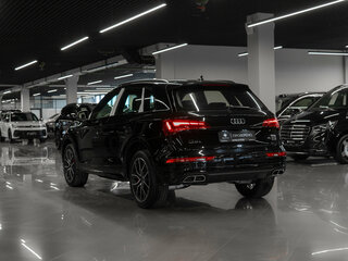 2025 Audi Q5 L 45 TFSI II (FY) Рестайлинг, чёрный, 5650000 рублей, вид 4