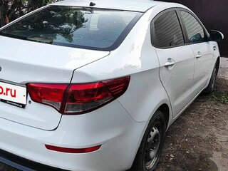 2016 Kia Rio III Рестайлинг, белый, 650000 рублей, вид 5