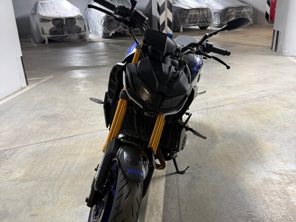 2019 Yamaha MT-09 (FZ-09), серебристый, 700000 рублей - вид 4