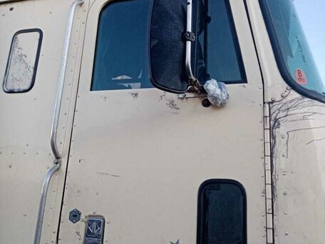 1998 International 9000 Series, бежевый, 650000 рублей, вид 2