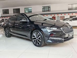 2023 Skoda Superb III Рестайлинг, чёрный, 1730000 рублей, вид 2