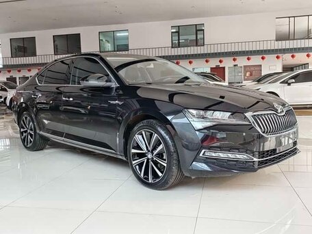 2023 Skoda Superb III Рестайлинг, чёрный, 1730000 рублей, вид 2