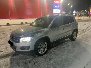 2013 Volkswagen Tiguan I Рестайлинг, серебристый, 1850000 рублей, вид 1