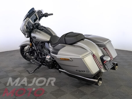 2023 Harley-Davidson CVO Street Glide, серебристый, 3949000 рублей, вид 3