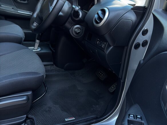 2009 Nissan Note I Рестайлинг, серебристый, 700000 рублей - вид 8
