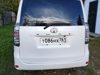 2007 Toyota Voxy II (R70), белый, 1520000 рублей, вид 5