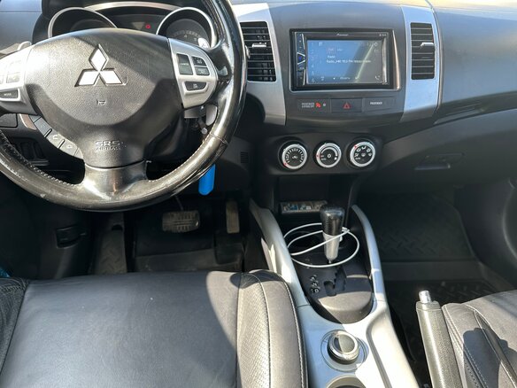 2007 Mitsubishi Outlander II, бежевый, 1500000 рублей - вид 9