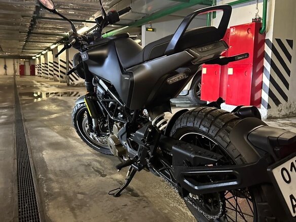 2023 Husqvarna Svartpilen 401, чёрный, 670000 рублей - вид 3
