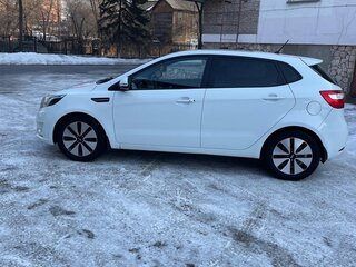 2014 Kia Rio 6-speed III, белый, 1250000 рублей, вид 4