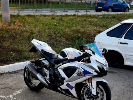 2008 Suzuki GSX-R 600, белый, 610000 рублей, вид 4