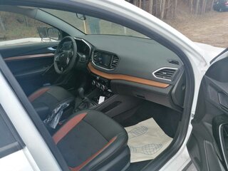 2023 Lada (ВАЗ) Vesta Cross I Рестайлинг (NG), белый, 1700000 рублей, вид 2
