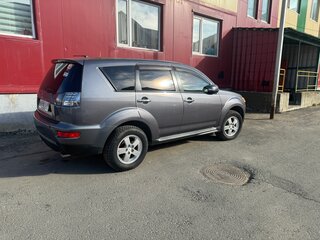 2010 Mitsubishi Outlander II Рестайлинг, серый, 1650000 рублей, вид 3