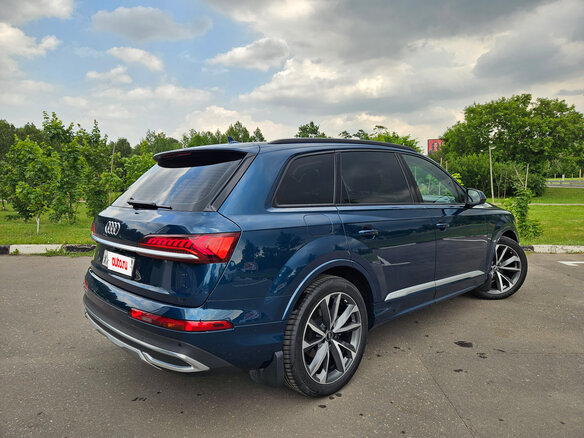 2021 Audi Q7 45 TDI II (4M) Рестайлинг, синий, 5900000 рублей - вид 3