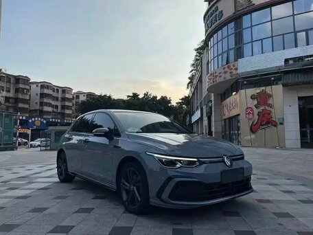 2022 Volkswagen Golf VIII, серый, 1690004 рублей, вид 3
