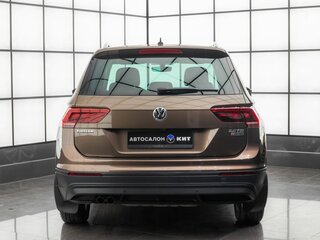 2017 Volkswagen Tiguan II, коричневый, 2699000 рублей, вид 4