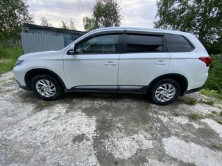 2016 Mitsubishi Outlander III Рестайлинг 2, белый, 2000000 рублей, вид 2