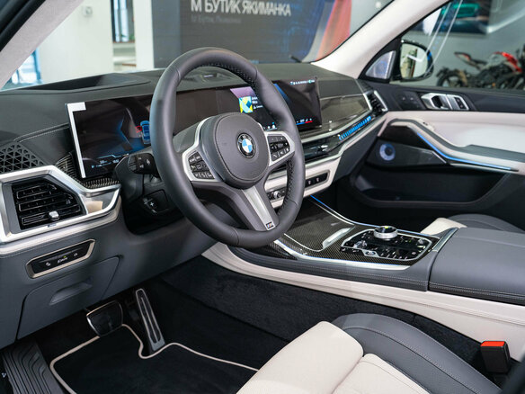 2025 BMW X7 40d I (G07) Рестайлинг, серый - вид 1