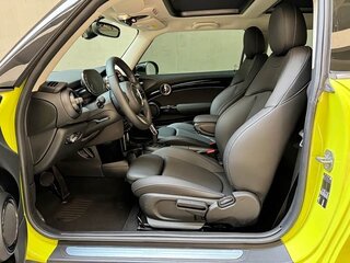2023 Mini Hatch Cooper III (F55/F56) Рестайлинг 2, жёлтый, 2400000 рублей, вид 5